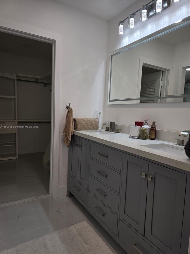 Building Photo - 6010 S Falls Cir Dr