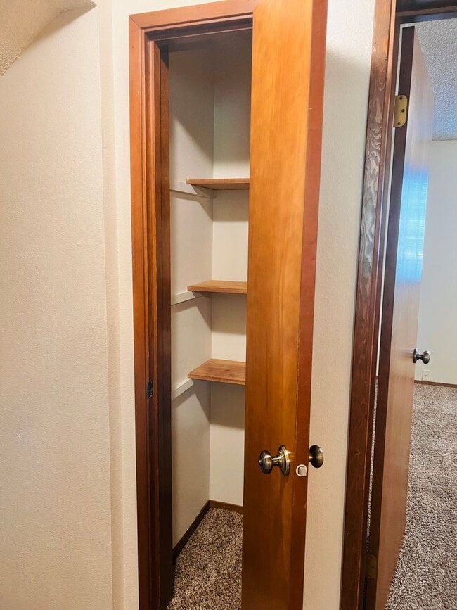Building Photo - Eastside Olympia/ Must See! Available Now-2bd 1bath