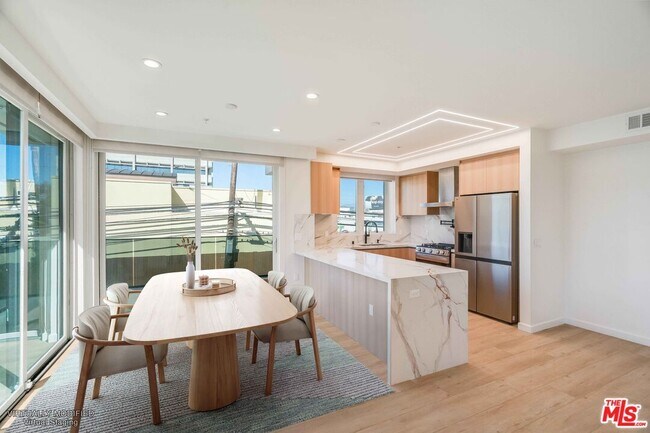 Building Photo - 1414 S Beverly Dr