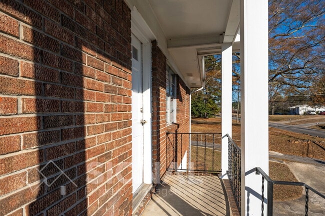 Building Photo - 1228 Huffman Rd