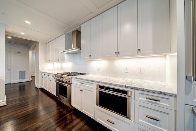 Building Photo - 6900 Fleetwood Rd