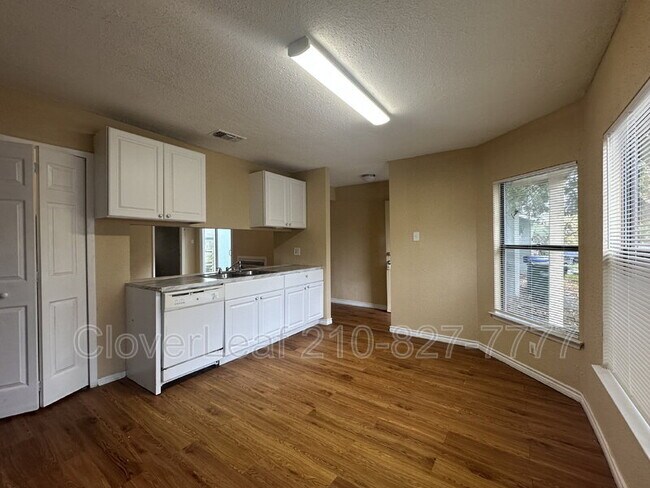 Building Photo - 4012 Sunrise Creek Dr