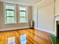 Building Photo - 10 Strathmore Rd