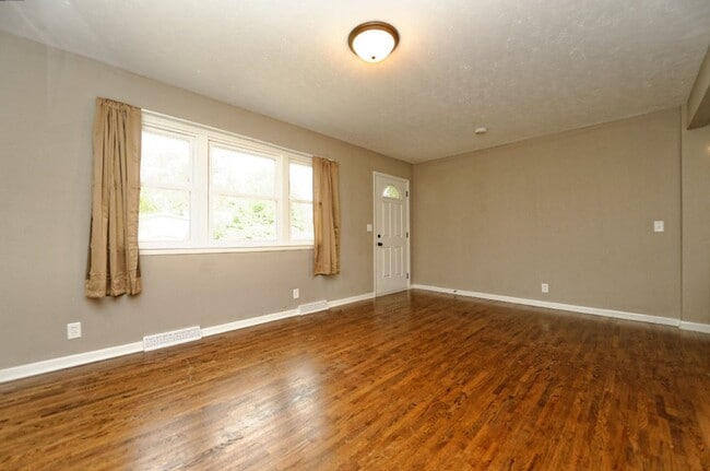 Primary Photo - 4 Bedroom / 2 Bath Home Available Now!