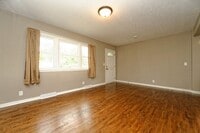 Building Photo - 4 Bedroom / 2 Bath Home Available Now!