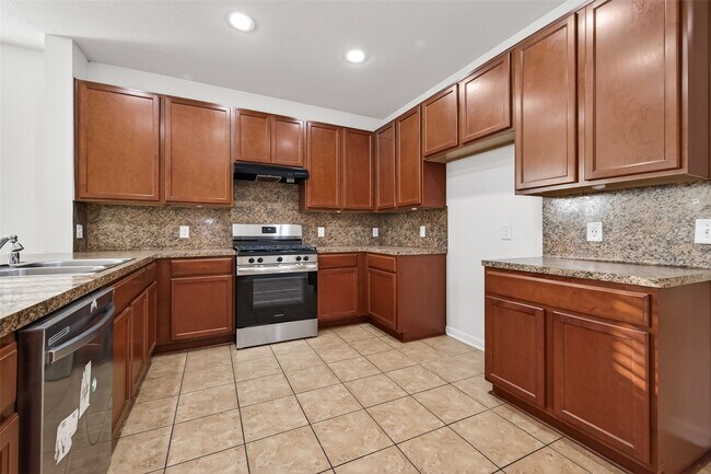 Building Photo - 21015 Blackstone Villa Ln