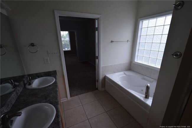 Building Photo - 1321 Kershaw Loop