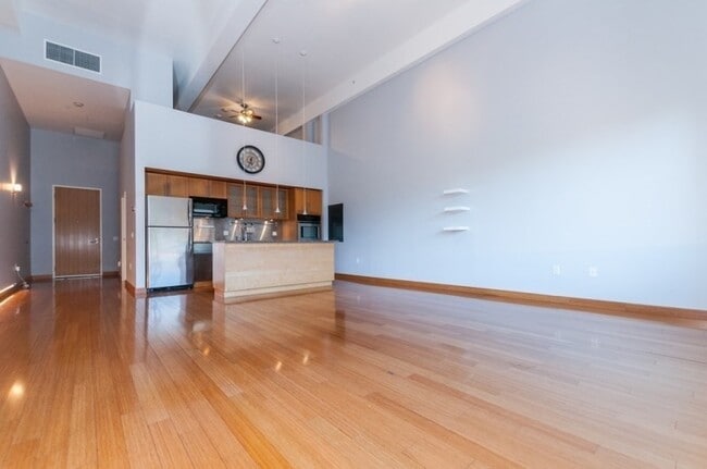 Building Photo - 290 Pleasant St