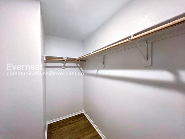 Building Photo - 116 E Sunbelt Ct