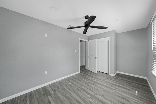 Building Photo - 7323 Farnsworth St