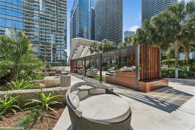 Building Photo - 88 SW 7th St