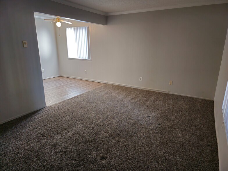 Bell Apartments 1873818750 Masonic Blvd Roseville MI 48066