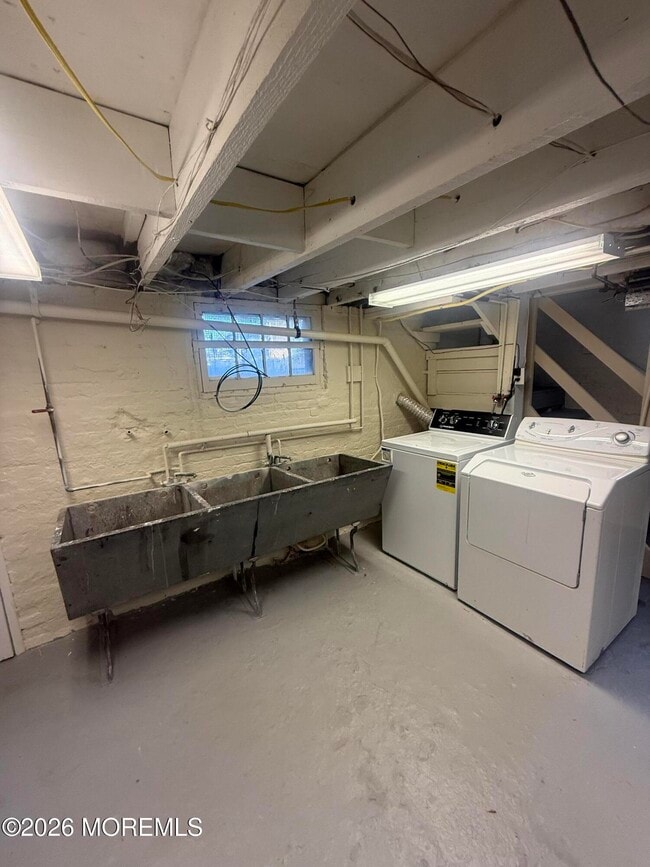 Building Photo - 511 4th Ave