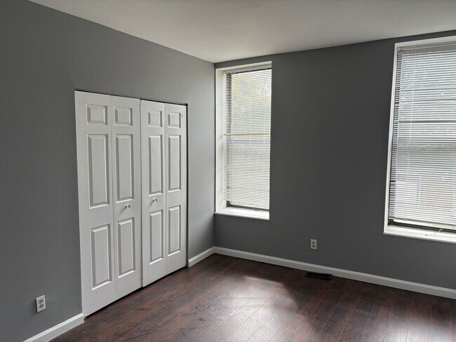 Building Photo - 4390 McPherson Ave