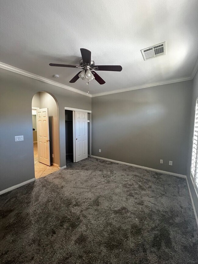 Building Photo - Spacious 4-Bedroom Mountains Edge Home with Downstairs Suite, Balcony & Covered Patio