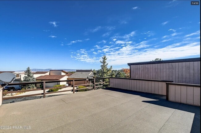 Building Photo - 4944 Summit Cir