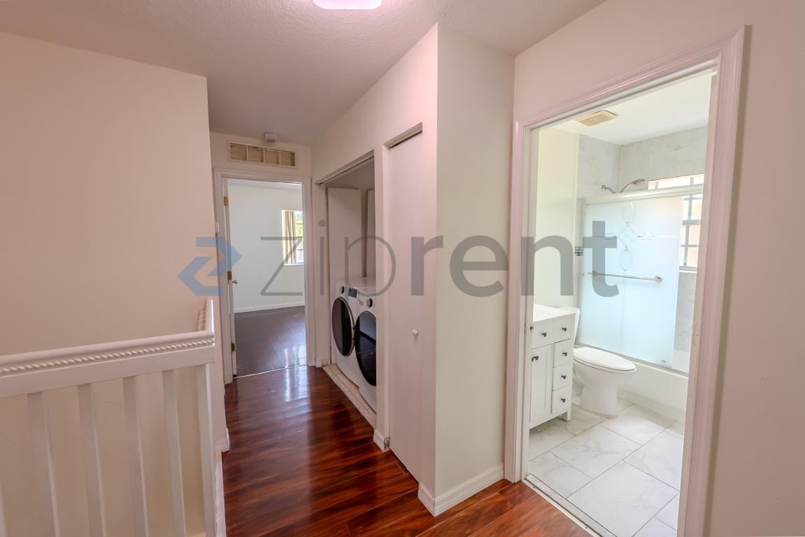 Building Photo - Unit