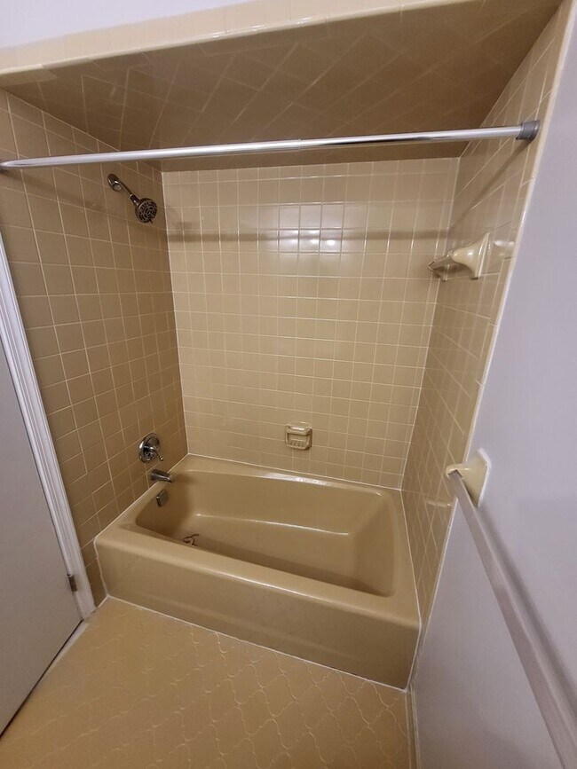 Building Photo - EASTON PLACE