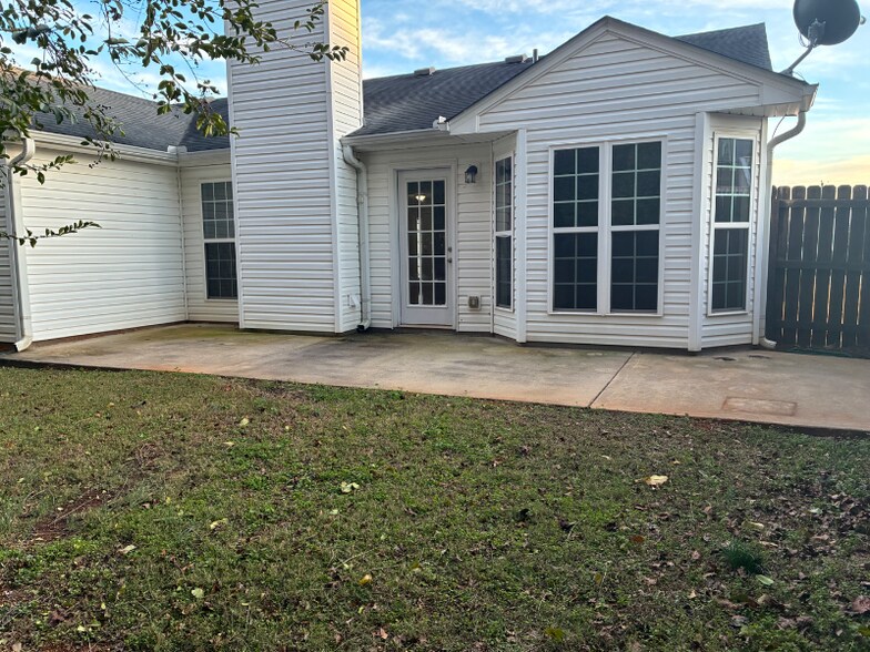 Building Photo - 135 Ansley Dr