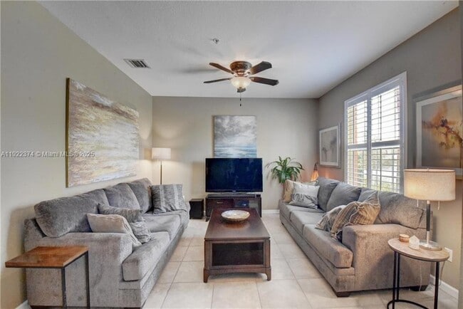 Building Photo - 256 SW 6th Ct