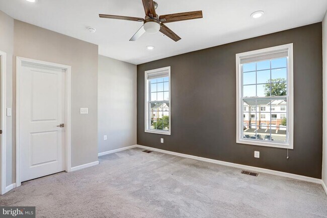 Building Photo - 23230 Milltown Knoll Square