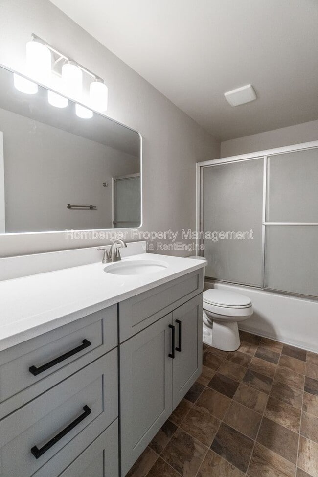 Building Photo - 10119 E Empire Ave