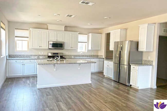 Building Photo - 7245 N Maple Rd