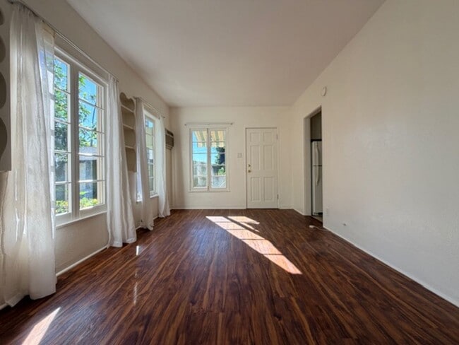 Building Photo - 251ivy