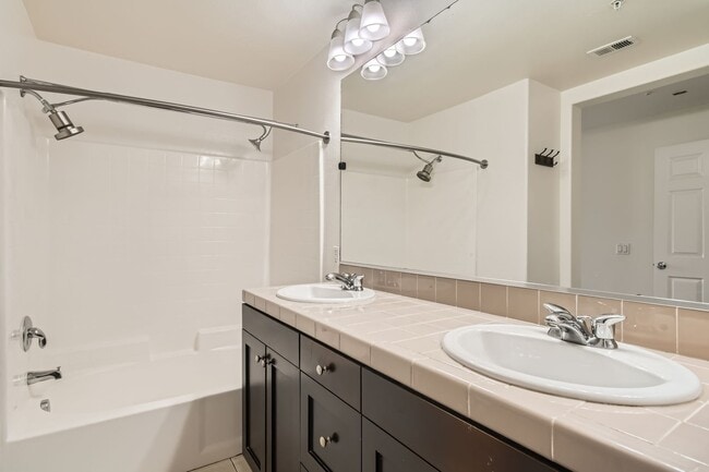 Building Photo - Stylish 2Bd + Den/Office - Townhome in Prime Central SD – Near Convoy District, Bases & Freeways