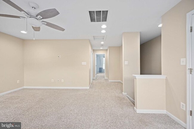 Building Photo - 214 Almond Dr