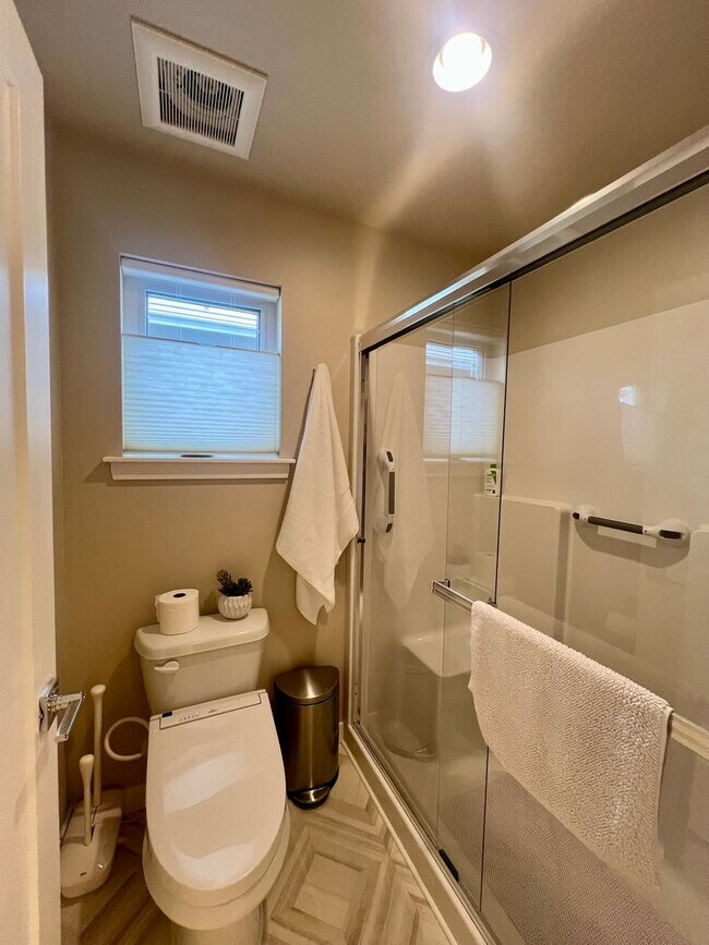 Building Photo - BEAUTIFUL 3Bd 2.5Ba energy efficient home ...