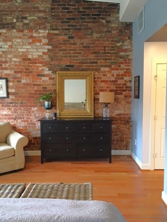 Building Photo - Logan Circle Light Filled One Bedroom with Den Loft with Balcony and Parking!