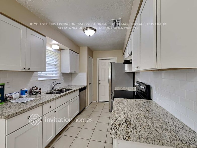 Building Photo - 22610 Meadowgate Dr