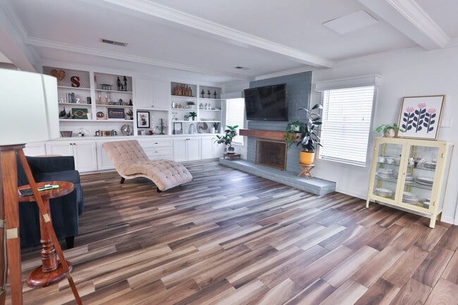 Building Photo - 16322 Southampton Dr