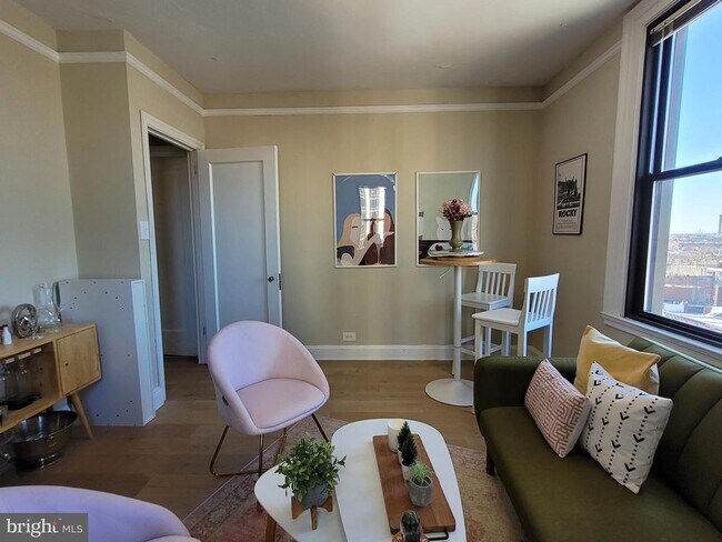 Building Photo - 2031 Locust St