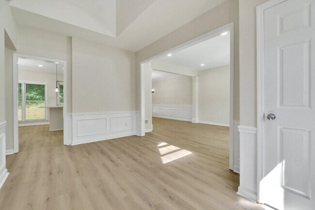 Building Photo - 5350 Oxford Chase Way