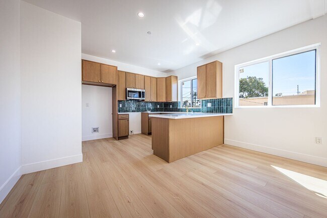 Building Photo - Luxury Never Before Lived in Townhomes!