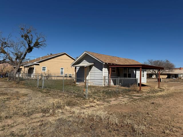 Building Photo - 352 SW Ave A