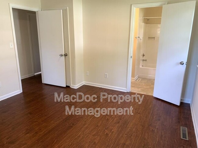 Building Photo - 918 Churchill Dr