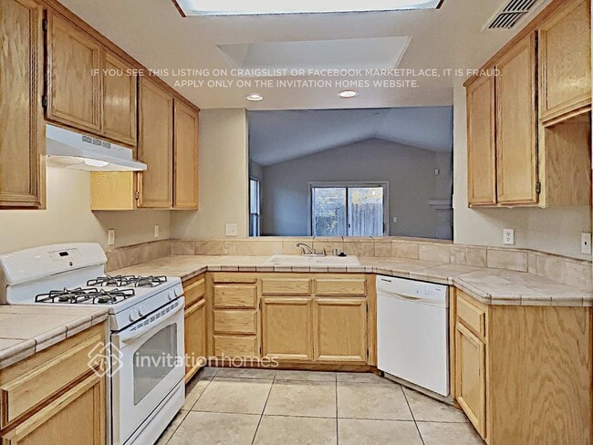 Building Photo - 405 3rd St