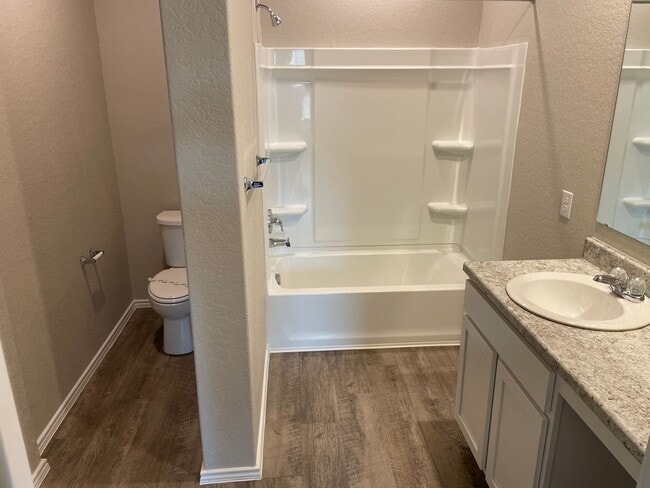 Building Photo - Three Bedroom | Two Bath Home in Scott's Hollow