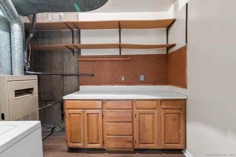 Building Photo - 365 Mather St