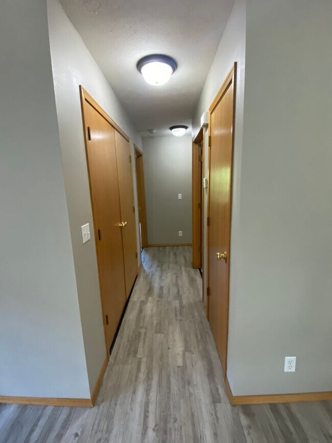 Building Photo - Clifton Duplex