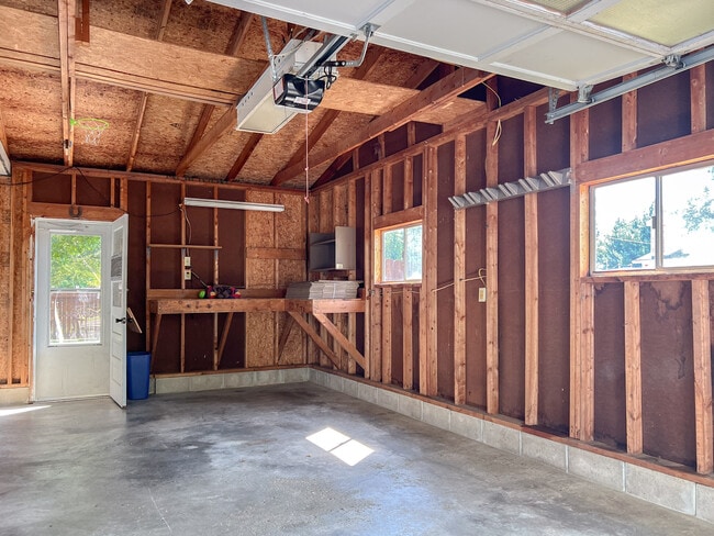 Building Photo - 3005 Tansel Rd