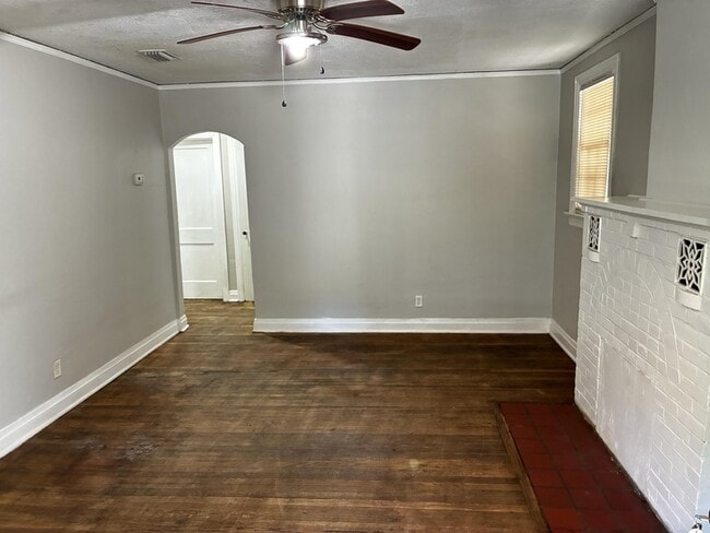 Building Photo - 565 Chestnut Dr