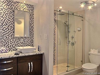 Master Bathroom - 1 - 3800 S Ocean Dr