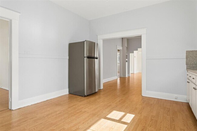 Building Photo - 1017 E 23rd Ave
