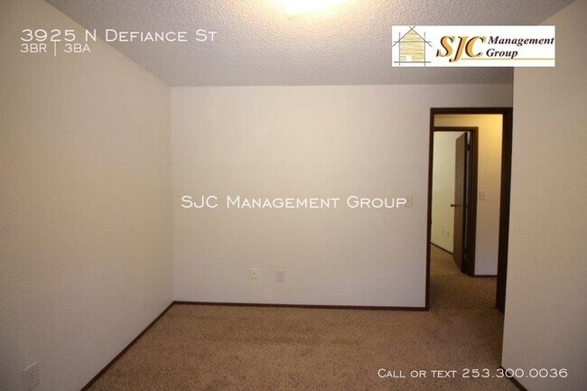 Building Photo - Split level home for rent in North Tacoma.