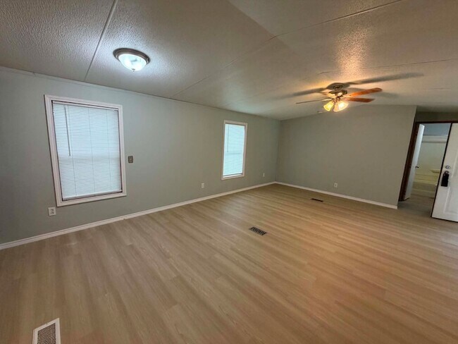 Building Photo - 22091 Bowden Dr