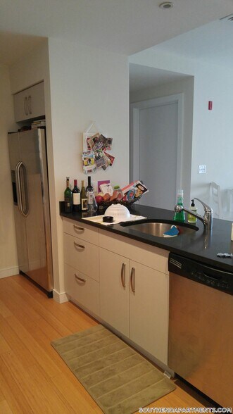 Building Photo - 601 Albany St